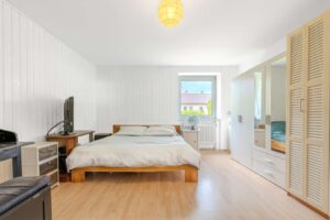 Schlafzimmer 1