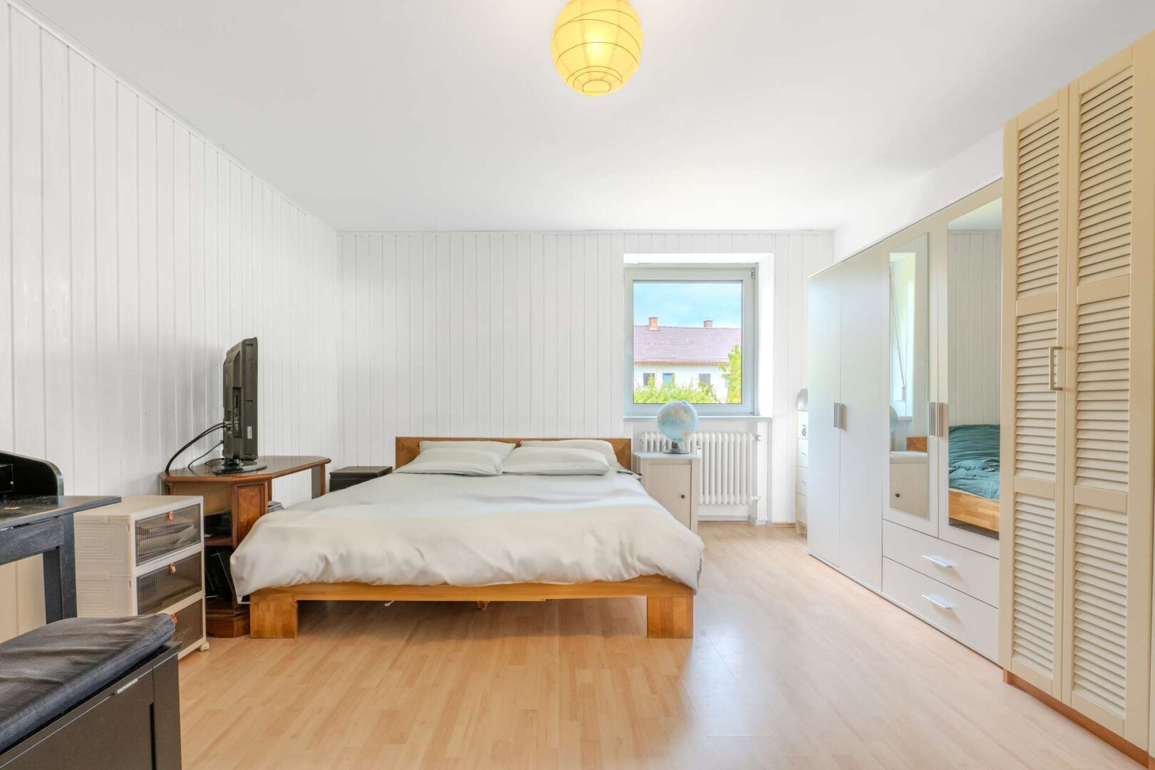 Schlafzimmer 1
