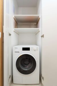 Einbauschrank / Waschmaschinen-Anschluss