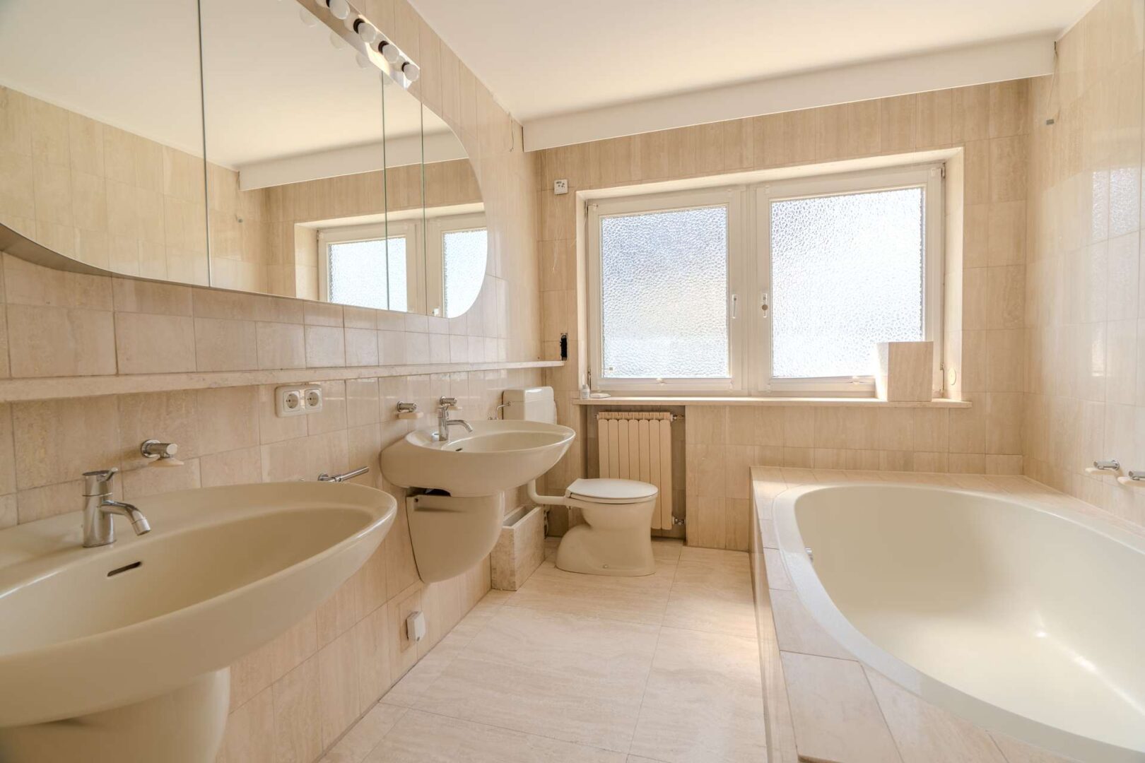 Wannenbadezimmer