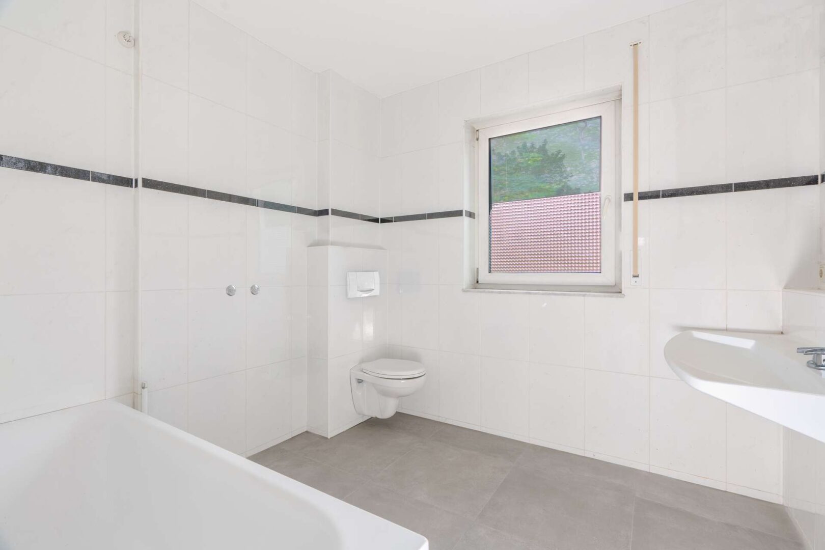 Tageslicht-Badezimmer im OG