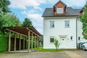 Carport / Haus-Vorderseite