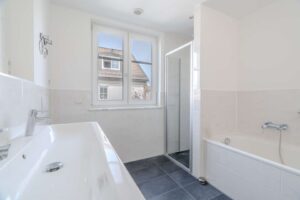 Wanne und Walk-In-Dusche