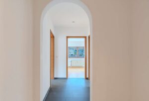 Flur mit Blick zum Schlafzimmer