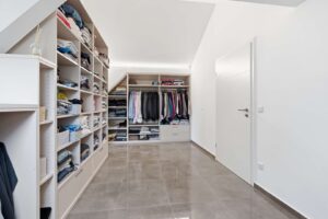 Ankleidezimmer im OG